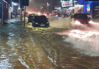 Chuvas de verão torrenciais causaram transtornos no fim de semana