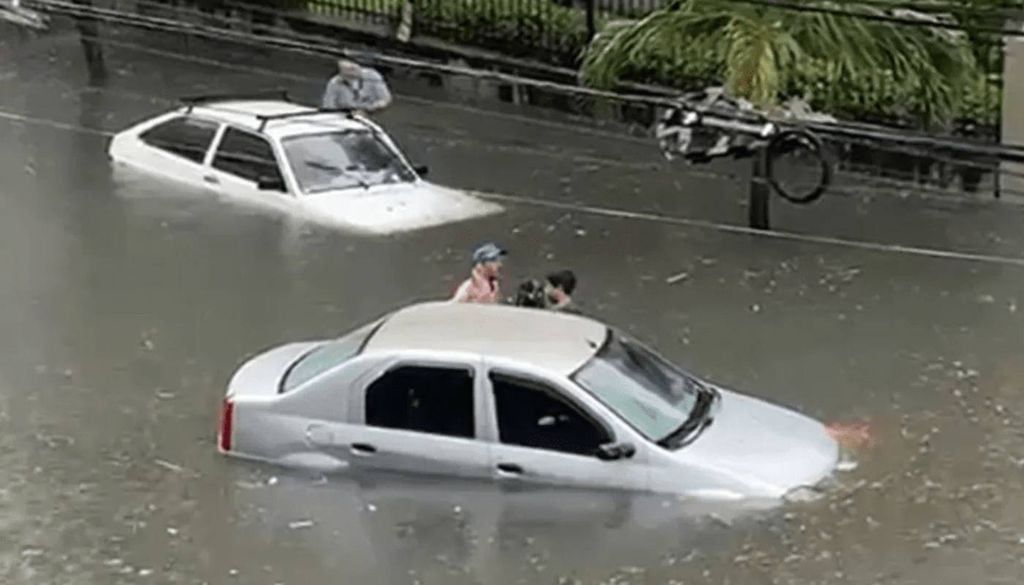 Alagamento na Rua da Amélia, Zona Norte do Recife (PE). Crédito: Reprodução.