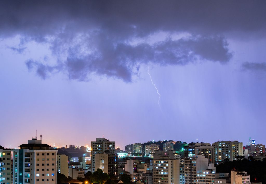 Chuvas ainda deixam estados em alerta para chuvas fortes e riscos de tempestades.