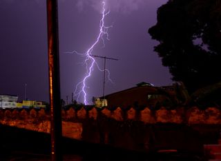 Chuvas e alertas continuam pelo Brasil: INMET emite avisos para 14 estados nesta quarta, 5; veja a previsão