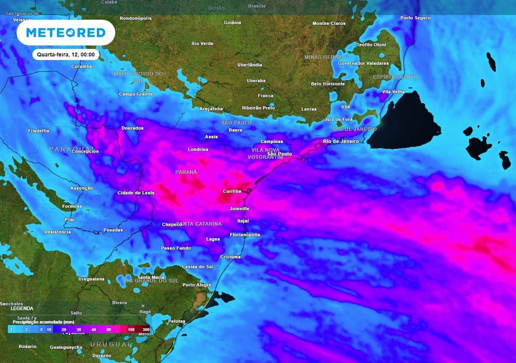 Previsão de acumulados de chuva totais até o final da terça-feira. Previsão de acumulados de chuva totais até o final da terça-feira mostra que há risco de chuvas de até 150 mm, com os maiores acumulados sendo registrados sobre o estado do Paraná.