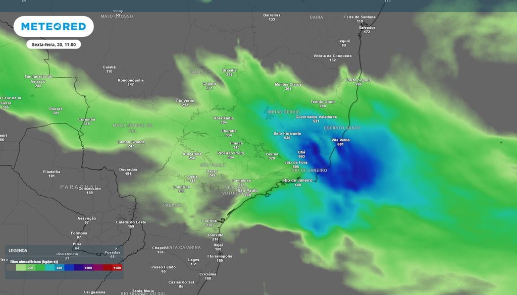 Previsão de rios atmosféricos nesta sexta-feira. Previsão de rios atmosféricos nesta sexta-feira mostram um intenso fluxo de umidade sobre a região Sudeste, que está alimentando a formação de tempestades em MG, RS, ES e parte de SP.