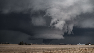 Granizo, tornados e chuva de 200 mm deixam a regi&atilde;o Sul em alerta; confira quando