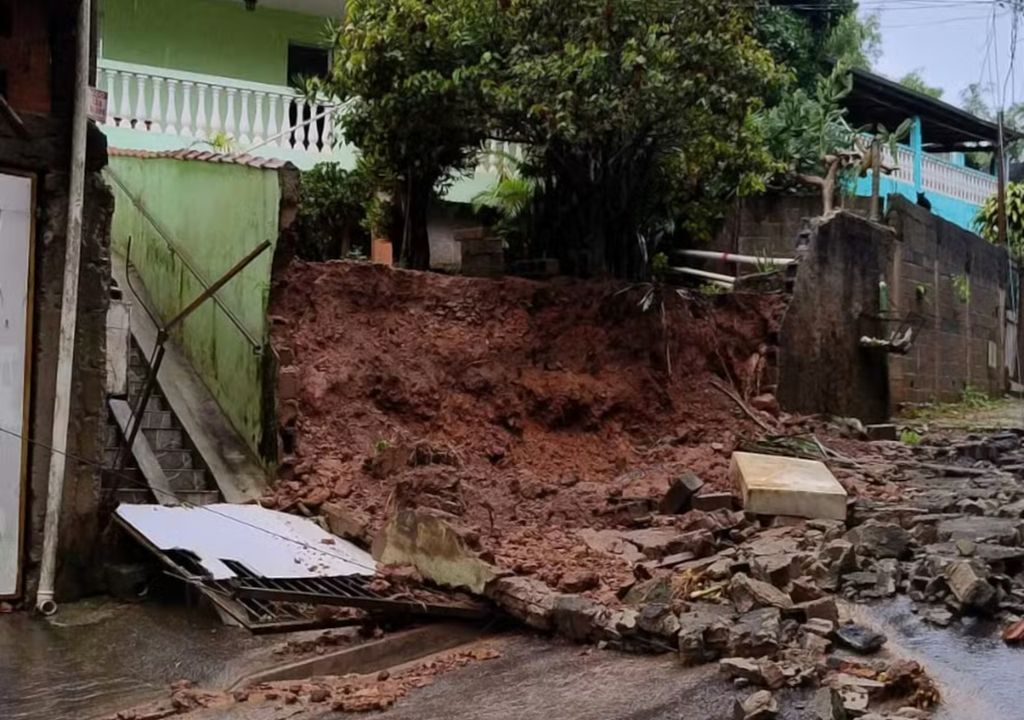 Deslizamento de terra em Campo Limpo, na Zona Sul de São Paulo. Deslizamento de terra em Campo Limpo, na Zona Sul de São Paulo.