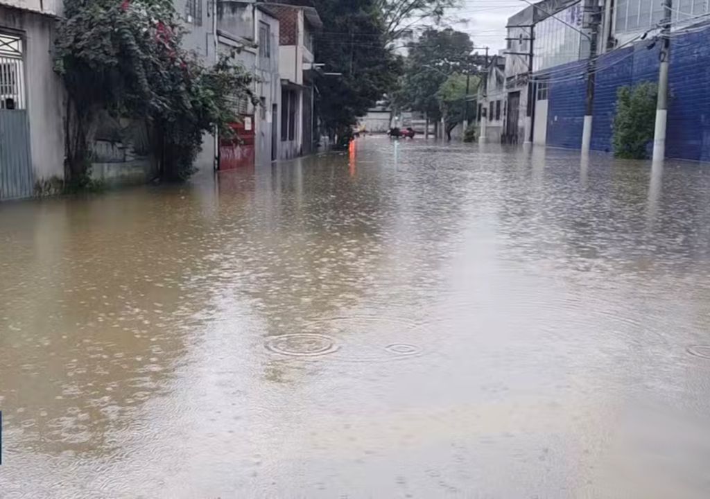 Diversos alagamentos foram registrados na cidade de São Paulo entre a sexta-feira e sábado. Diversos alagamentos foram registrados na cidade de São Paulo entre a sexta-feira e sábado.