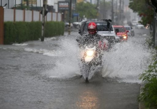 Chuvas intensas continuam nesta sexta, 6: INMET emite alertas para 20 estados; confira