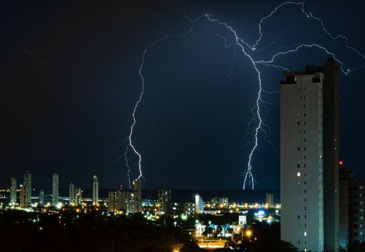 Chuvas intensas e temporais atingem 13 estados em 4 regi&otilde;es; confira a previs&atilde;o e os alertas