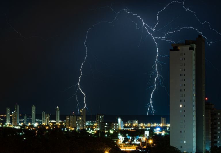 Chuvas intensas e temporais atingem 13 estados em 4 regi&otilde;es; confira a previs&atilde;o e os alertas