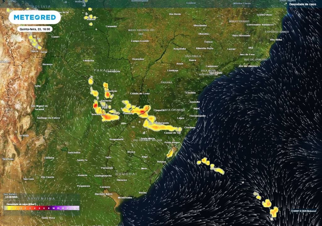 Densidade de raios mostra áreas com potencial para tempestades e tempo severo nesta quinta-feira (23).