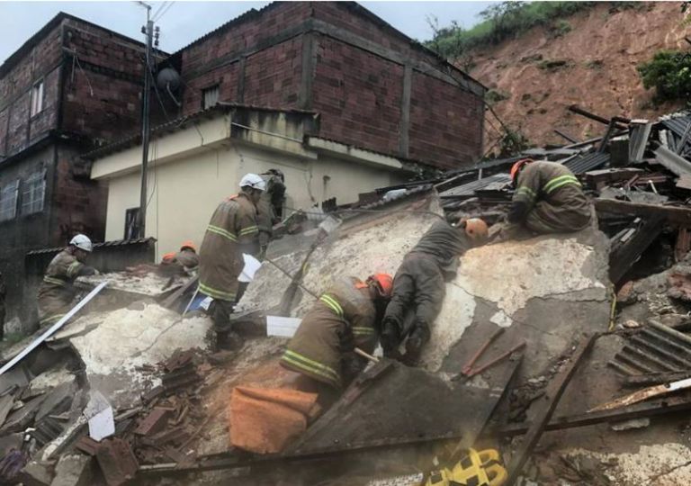 Construções condenadas no Rio de Janeiro agrava situação de isolamento. Construções condenadas no Rio de Janeiro agrava situação de isolamento.