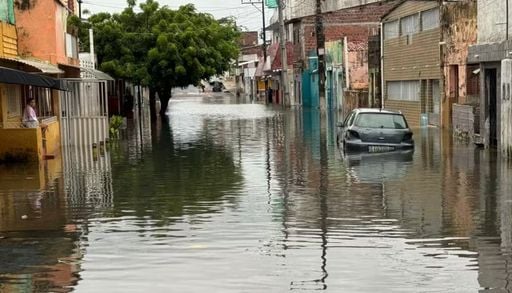Chuvas no RN chegam a 105 mm e causam transtornos na capital Natal; veja imagens
