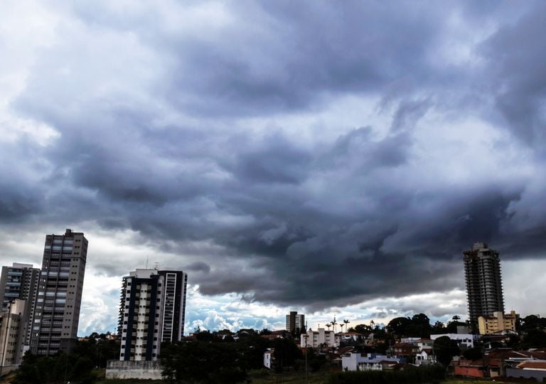 Chuvas retornam ao Centro-Sul nesta quinta e sexta-feira; confira os estados afetados