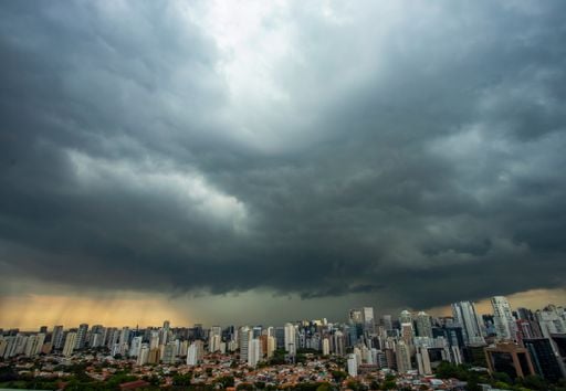 Chuvas se espalham pelo Brasil e h&aacute; alertas para 21 estados nesta quarta, 25