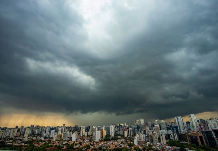 Chuvas se espalham pelo Brasil e h&aacute; alertas para 21 estados nesta quarta, 25