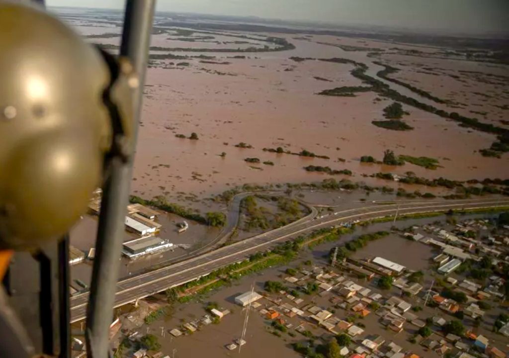 Chuvas severas continuam assolando o Rio Grande do Sul, com rios e barragens em estado crítico. Chuvas severas continuam assolando o Rio Grande do Sul, com rios e barragens em estado crítico.