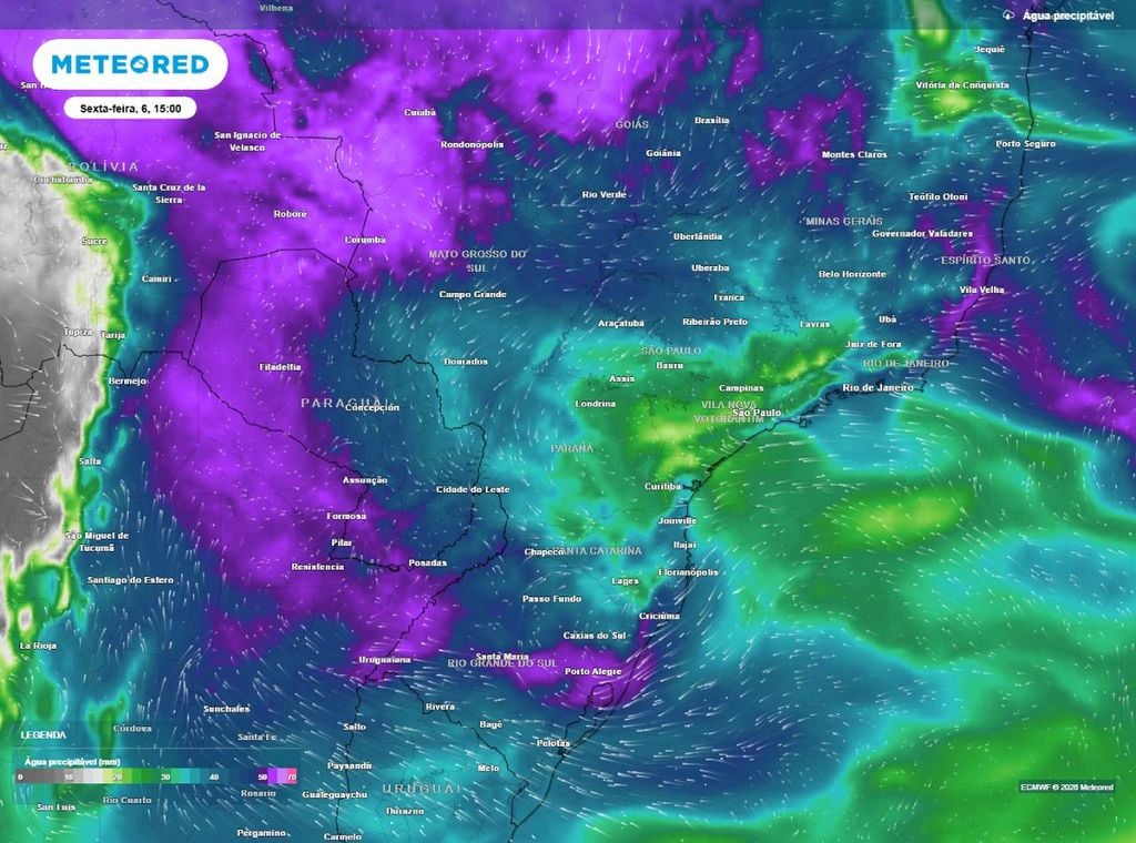 Previsão de água precipitável (em mm) para sexta-feira (6) à tarde (15h), segundo o modelo europeu ECMWF, destacando as áreas com maior quantidade de vapor d'água na atmosfera disponível para se transformar em chuva (tons roxos).