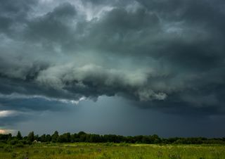 Ciclogênese e frente fria deixam em alerta 4 estados do centro-sul do Brasil entre este domingo e a terça-feira