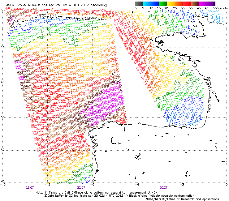 Figura 4. Vientos estimados, en kt y según escala adjunta, en superficie por satélite a primeras horas del 25 de abril de 2012. Vientos de 45 kt se ubicaban al norte y noroeste de Galicia.