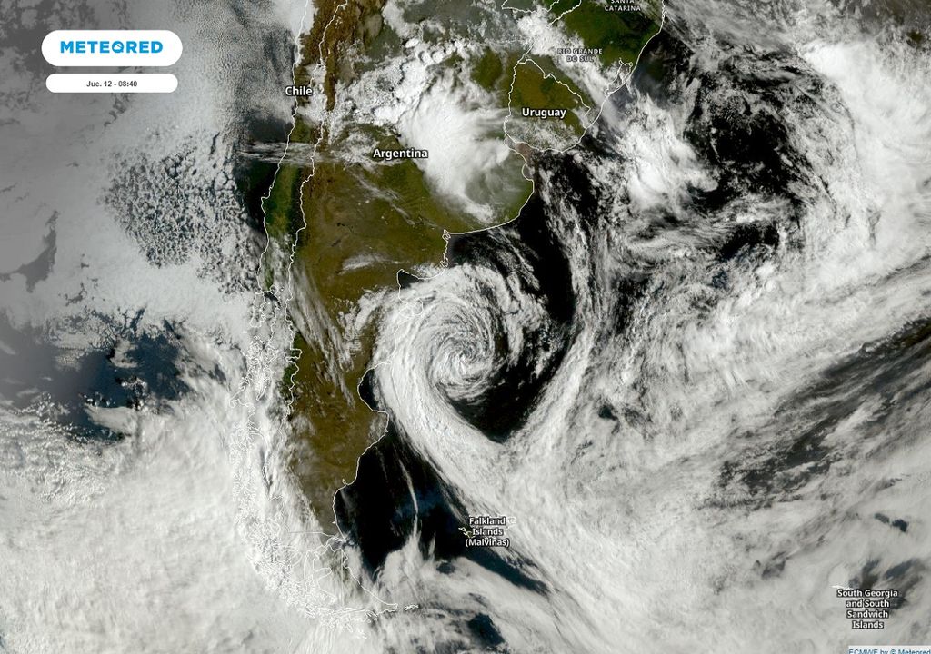Imagen satelital; baja presión; ciclón
