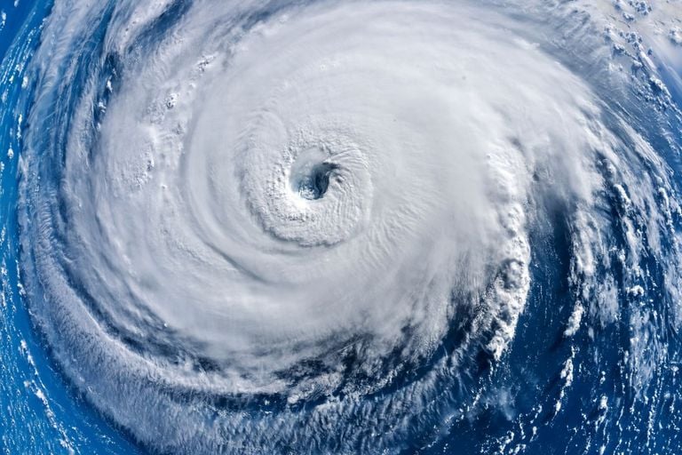 Cicl&oacute;n tropical activo en el Pac&iacute;fico o Atl&aacute;ntico: conoce el paso a paso para confirmar si est&aacute;s en peligro
