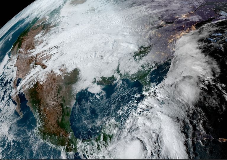 Ciclon Tropical Zeta Y Tiempo Invernal Afectando Mexico