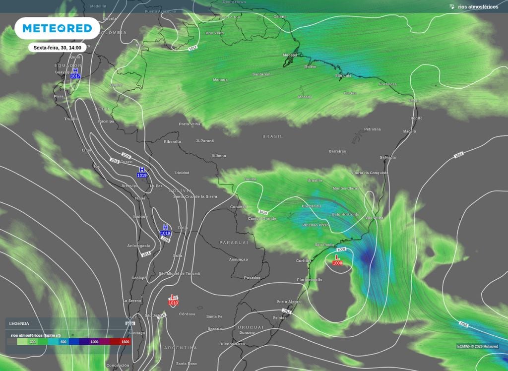 Rios atmosféricos mostra o fraco transporte de umidade em direção ao ciclone na costa do Sudeste nesta sexta-feira (30)..