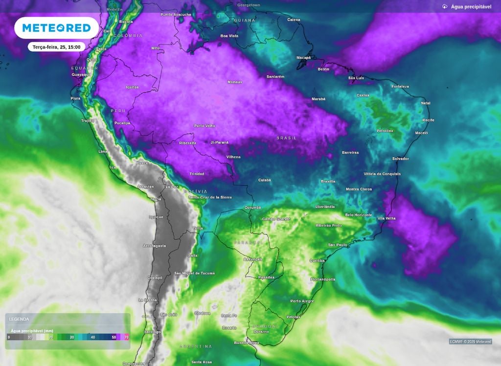 Água precipitável sobre o Brasil na tarde desta terça (25), de acordo com o modelo ECMWF.