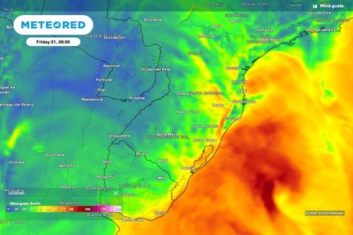 Ciclone atinge o Sul do Brasil: rajadas de 100 km/h colocam silos e avi&aacute;rios em alerta