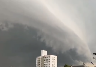 "Ciclone bomba" spazza il sud del Brasile: i video