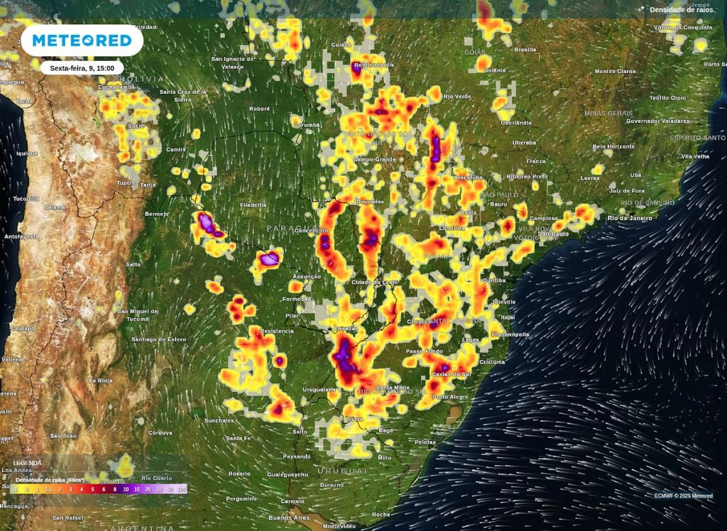 Mapa de densidade de raios mostra áreas propícias a tempestades na tarde de sexta (9).