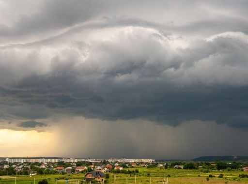 Ciclone e frente fria afetam SP com alertas para chuva forte e temporais; veja a previs&atilde;o