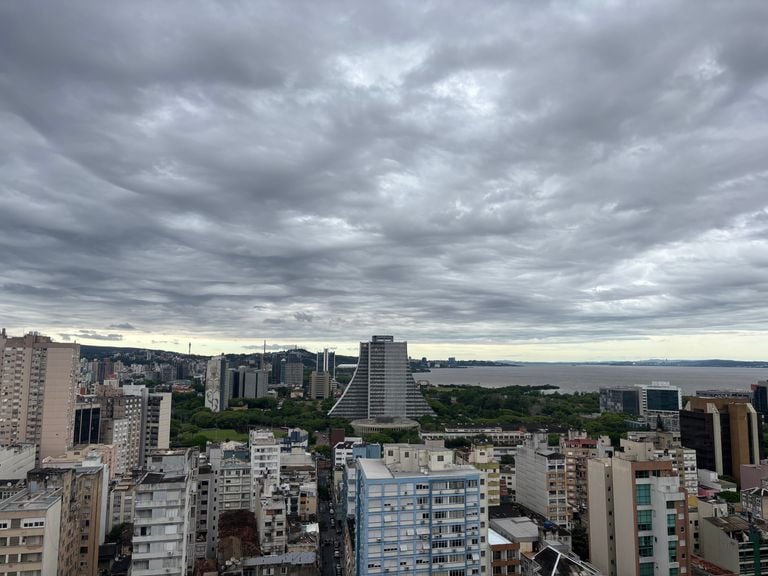 Ciclone e frente fria trazem mudan&ccedil;a do tempo discreta at&eacute; o fim de semana