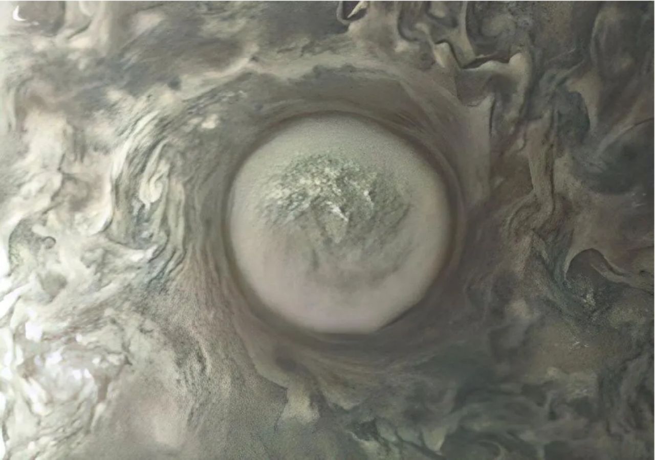 Un Ciclone Su Giove Nelle Nuove Immagini Sbalorditive Della Sonda Juno