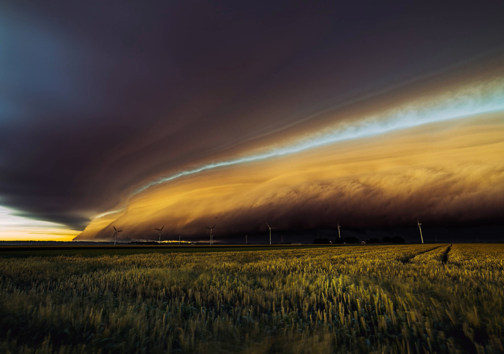 “Grande perigo”: alerta vermelho para chuvas e ventos intensos.