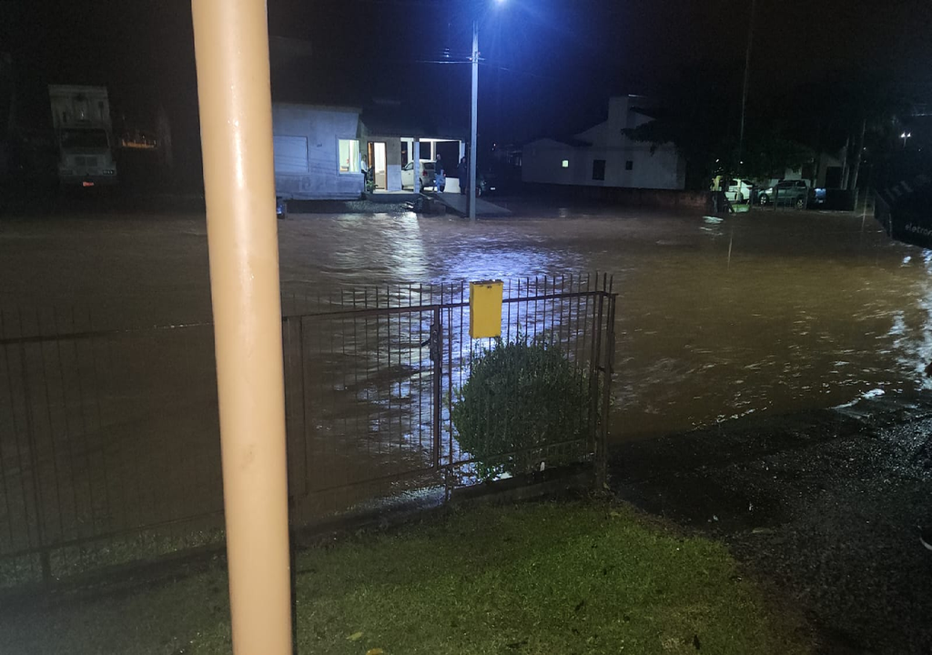 Ciclone Extratropical Provoca Chuva Vendaval E Muitos Preju Zos No Sul Do Brasil