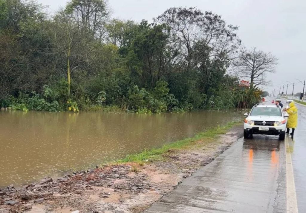 Sinalização da BR 153, em Cachoeira do Sul, devido às fortes chuvas. Créditos: Divulgação/Prefeitura de Cachoeira do Sul.