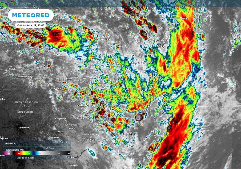 Imagem de satélite (infravermelho) nesta quinta-feira durante a tarde mostra tempestades fontes se formando na região Sudeste, em associação ao cavado que se transformará em um ciclone.