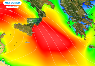 Ciclone verso la Sicilia: una violenta mareggiata spazzerà le coste ioniche, onde giganti prodotte da un fetch di 750 km