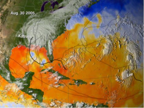 Ciclones Tropicales De La Estación De 2005 En La Cuenca Atlántica Y La Temperatura Superficial Del Agua Del Mar: Imágenes Para El Recuerdo