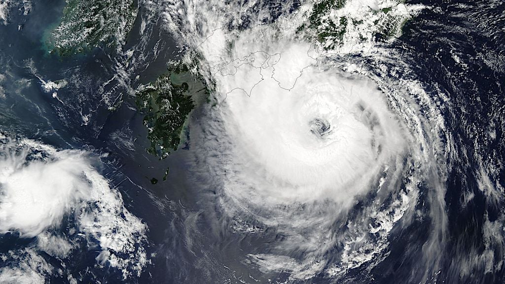 Algunos ciclones tropicales cerca de Japón pueden generar un nuevo tipo de olas de calor: las húmedas. Fuente de la imagen NOAA