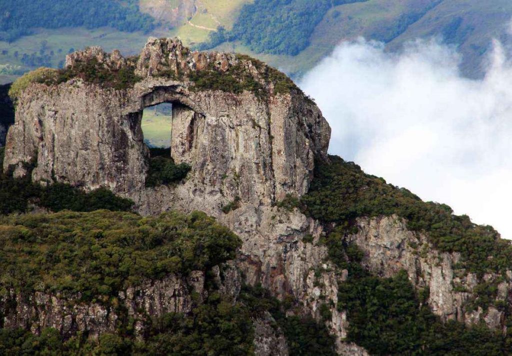 Pedra Furada, uno de los atractivos naturales de Urubici (SC). Crédito: Correio Braziliense/Divulgación Pedra Furada, uno de los atractivos naturales de Urubici (SC). Crédito: Correio Braziliense/Divulgación