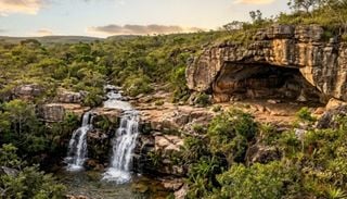 Cidade no Cerrado Brasileiro reúne cachoeiras, grutas e vestígios humanos de mais de 11 mil anos