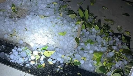 Cidades do RS registram chuva de granizo do tamanho de uma m&atilde;o; veja imagens