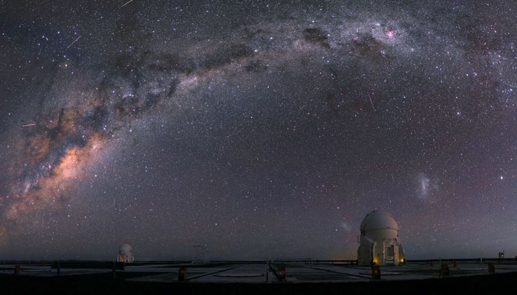 El Observatorio Europeo Austral es la principal organización astronómica intergubernamental de Europa, cuyos avanzados telescopios en el desierto de Atacama convierten a Chile en la gran ventana planetaria para explorar los confines del universo (Fuente: European Southern Observatory).