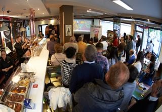 La ciencia llega a los bares de toda España con Pint of Science