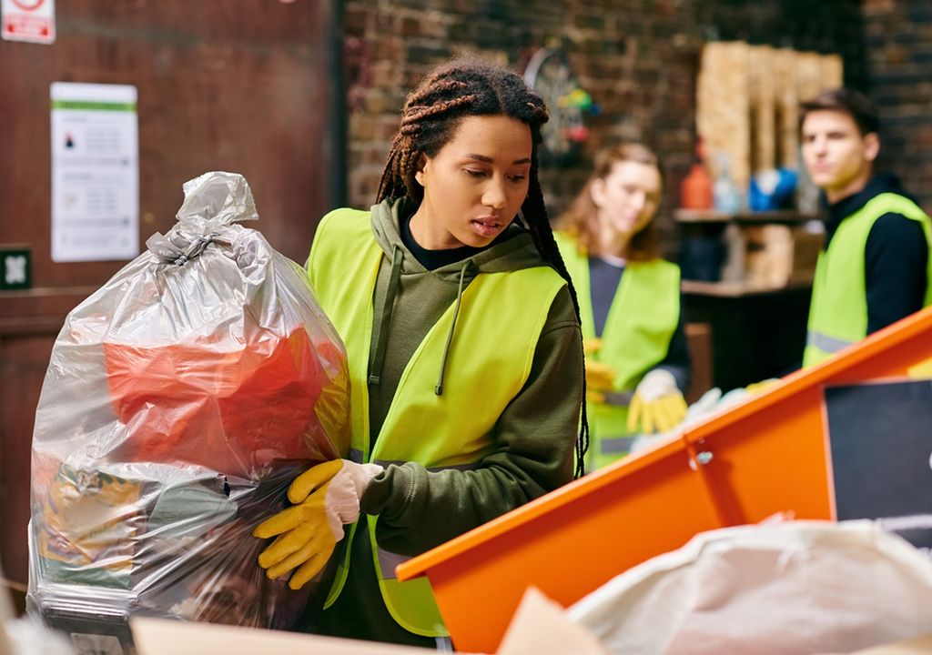 Los investigadores probaron un método para reciclar poliestireno negro fabricado en laboratorio