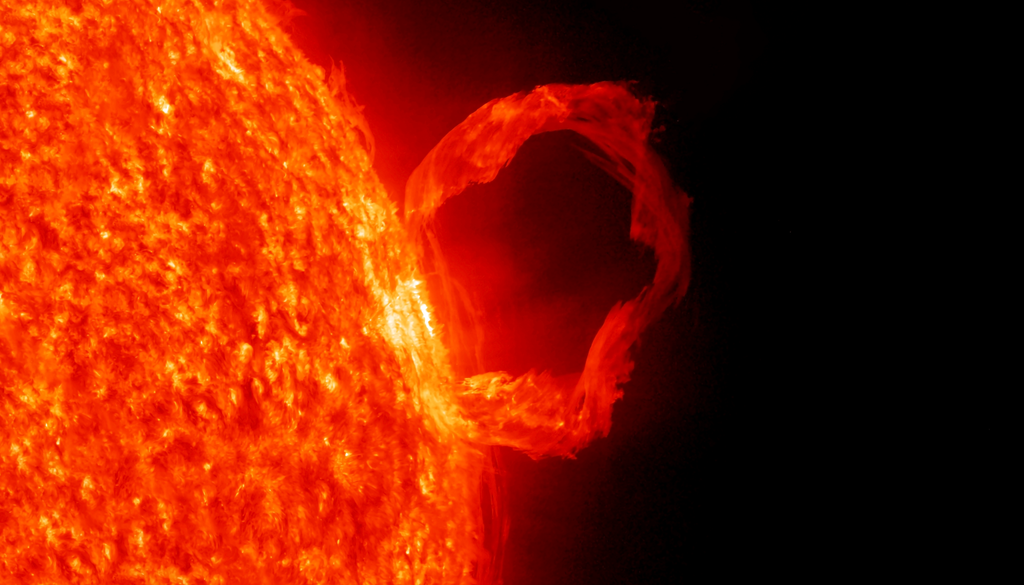 La eyección de masa coronal y tormentas solares son provocadas por la ruptura de los campos magnéticos en el Sol.