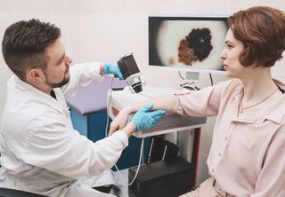 Cientistas brasileiros descobrem como um metal raro e molécula orgânica se unem para combater câncer agressivo