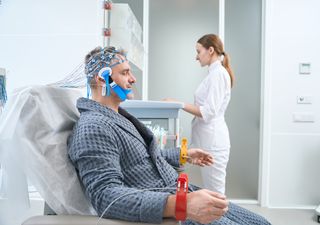 Cientistas criam um elétrodo tão fino como um fio de cabelo para monitorizar e estudar o cérebro