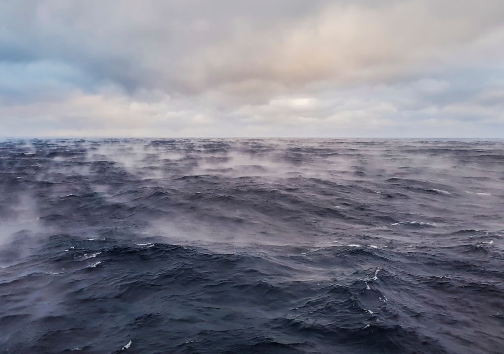 L’océan présente des conditions météorologiques similaires à celles que l’on trouve sur terre.